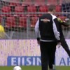 Lurling schiet supporter de tribune af