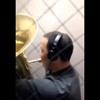 Schrikkende tuba-speler nu met edit