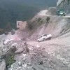 Steile heuvel omhoog met de cementwagen