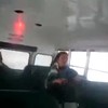 Hobbelig ritje in de bus
