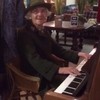 96 jarige dame speelt piano