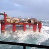 Platform op Noordzee tijdens woeiwind