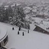 Monniken houden sneeuwbal gevecht