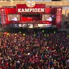 Isimat-Mirin steelt de show bij huldiging PSV