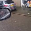 BREKEND! Boerka blaast auto in Utrecht op