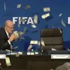 Blatter pakt WEL het geld