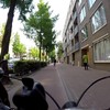 Amsterdamse scooterklootzakjes spugen vrouw vol in de bek