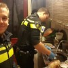 Politie doet de afwas en maakt ontbijt voor vijf kinderen