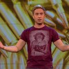 Russell Howard over wapens