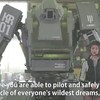 Meisje legt mech suit uit