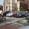 Vlaamse slaat auto kapot