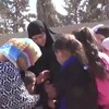 Syrische vrouwkes verbranden burka