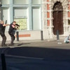 Man laat wapen niet vallen in Gent. Neergeschoten