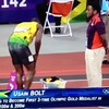 Bolt doet boks met vrijwilliger