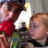 Daniel Ricciardo neemt kind in de maling