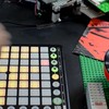 Eenzame muzikant heeft Lego-band
