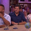 Beau rookt een joint op tv