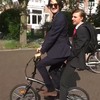 Adriaan en Arend-Jan op de fiets