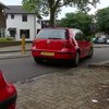 Vrouw doet inparkeren