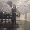 Engeltje toont haar vleugels