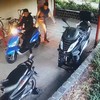 Droeftoeters stelen spiegels van scooter