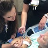 Verpleegkundige zingt voor stervende vrouw