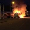 Vrachtwagen in Steenbergen brandt uit