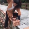 Kung Fu-man sloopt stenen