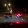 Twee auto's, één rijstrook