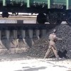 Kolen lossen uit de trein