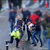 Londense politie schandpaalt Ajax-hoolies