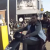 Scooterkneuzen slopen automobilist