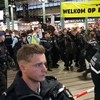 Demonstrant weggedragen op Schiphol