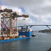 Kraan kopt brug op Curaçao