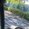 Meneertje boos op scooterrijder