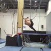 Gymnastiekmeisje doet oefening