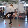 Meisje is soepel op de roller