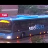 Bus botst tegen bushokje in Alblasserdam