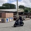 Hout halen op je scooter