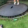 Goocheltrucje op de trampoline