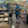 Maskerwappie flipt in de supermarkt