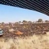 Demonstranten steken boerderij in brand