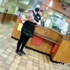Fastfoodmeisje is er klaar mee