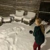 Meisje kan trucje in de sneeuw