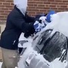 Auto sneeuwvrij maken