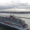 Splinternieuw cruiseschip met achtbaan komt aan in Rotterdam