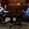 Larry King doet interviewtje met Abed