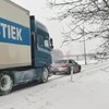 Snowbaru trekt truck