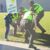 Politie knuppelt wappies van Museumplein