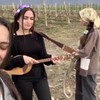 Georgische zingmeisjes doen traditioneel liedje